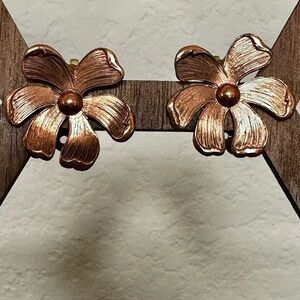 copper gems  by Coppercraft Guild copper  Flower Floral vintage clip on earrings